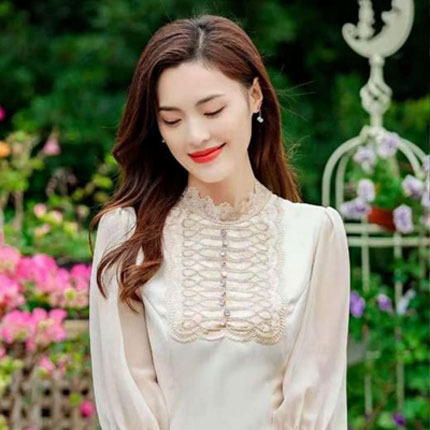 L M AGNESE products of high-end women's wear constantly promote new styles, lead temperament and wear new styles
